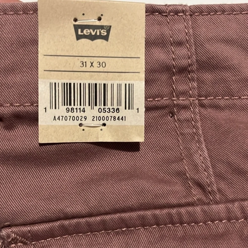 NWT Levi's Women's '94 Baggy Cargo, Rose Taupe - Picture 8 of 10